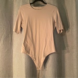 EVERLANE | NWOT | L Nude short sleeve crewneck cotton bodysuit